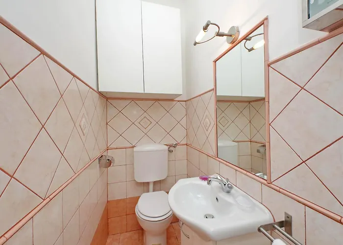 Comfy For Family Next To Metro Apartment Rom