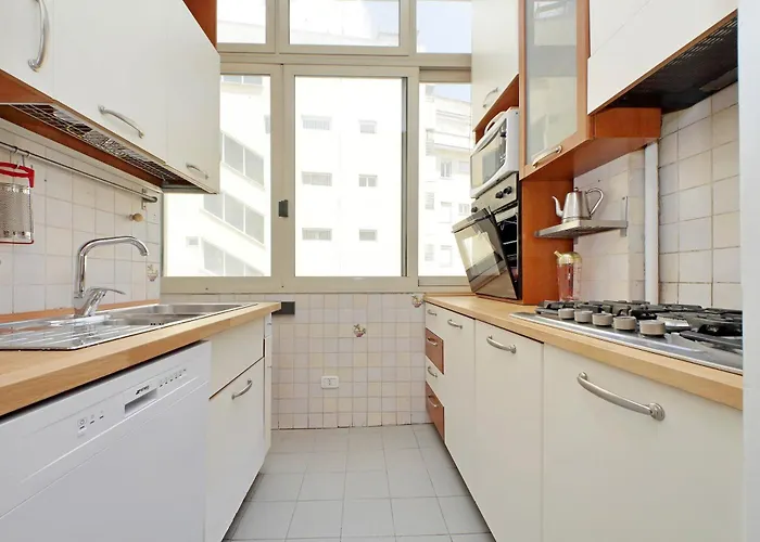 Apartment Comfy For Family Next To Metro Rom