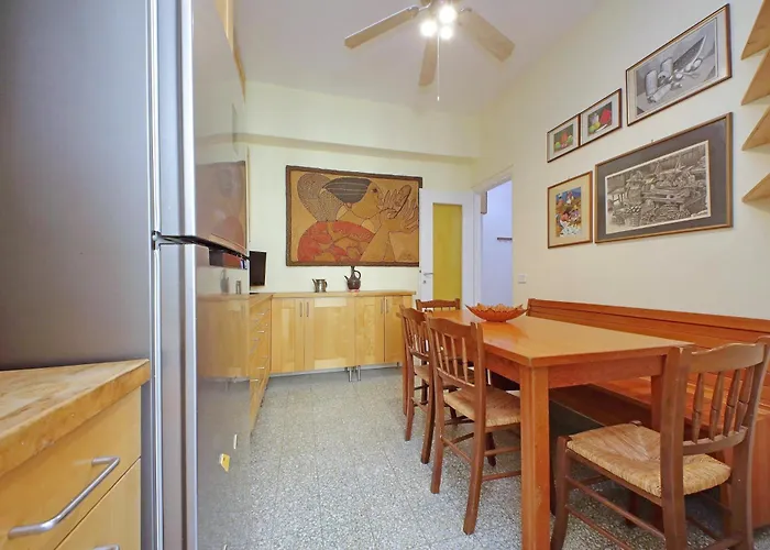 Comfy For Family Next To Metro Apartment