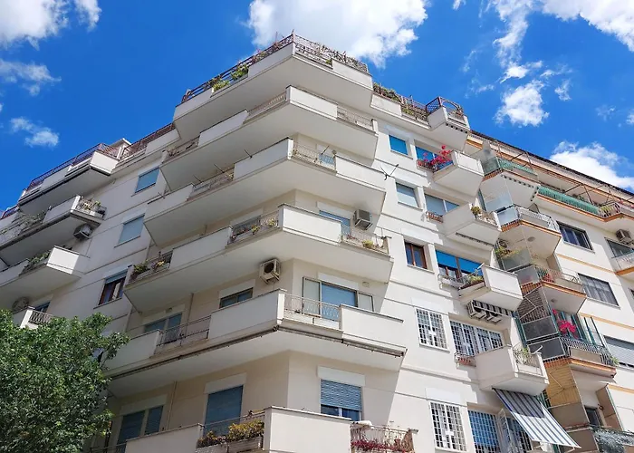 Comfy For Family Next To Metro Apartment Rom